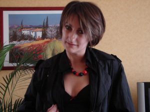 MeetLocalMILFs.Online - MILF Dating Site - Amateur MILF Wife With Cute Face Looking Seductively At The Camera.